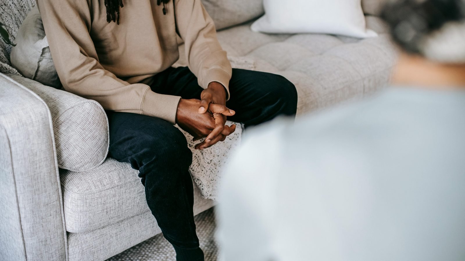 Client in a relaxed one-on-one therapy conversation